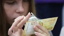 Власти собрались запретить купюры и монеты из «банка приколов»
